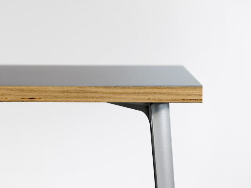 Linoleum tabletop with Multiplex edge