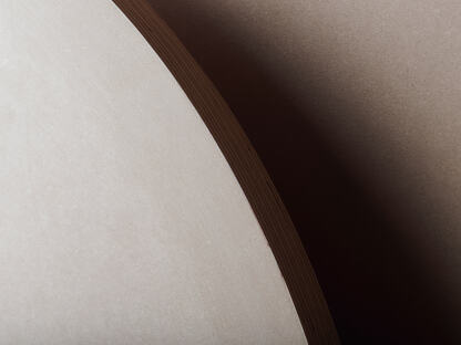 Backing paper to stabilize the table top