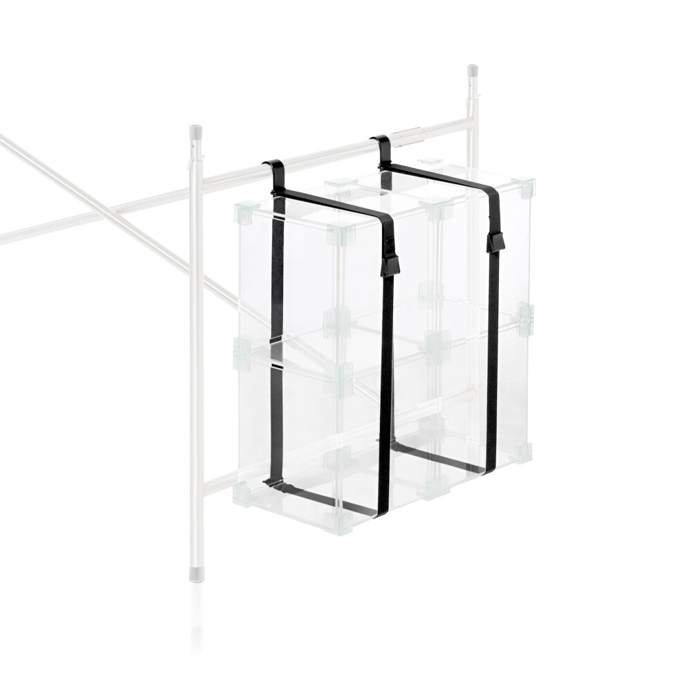E2 PC-Halterung von Faust aus Stahl vor weißem Hintergrund.E2 PC-Halterung aus Stahl, entworfen von Adam Wieland, vor weißem Hintergrund.