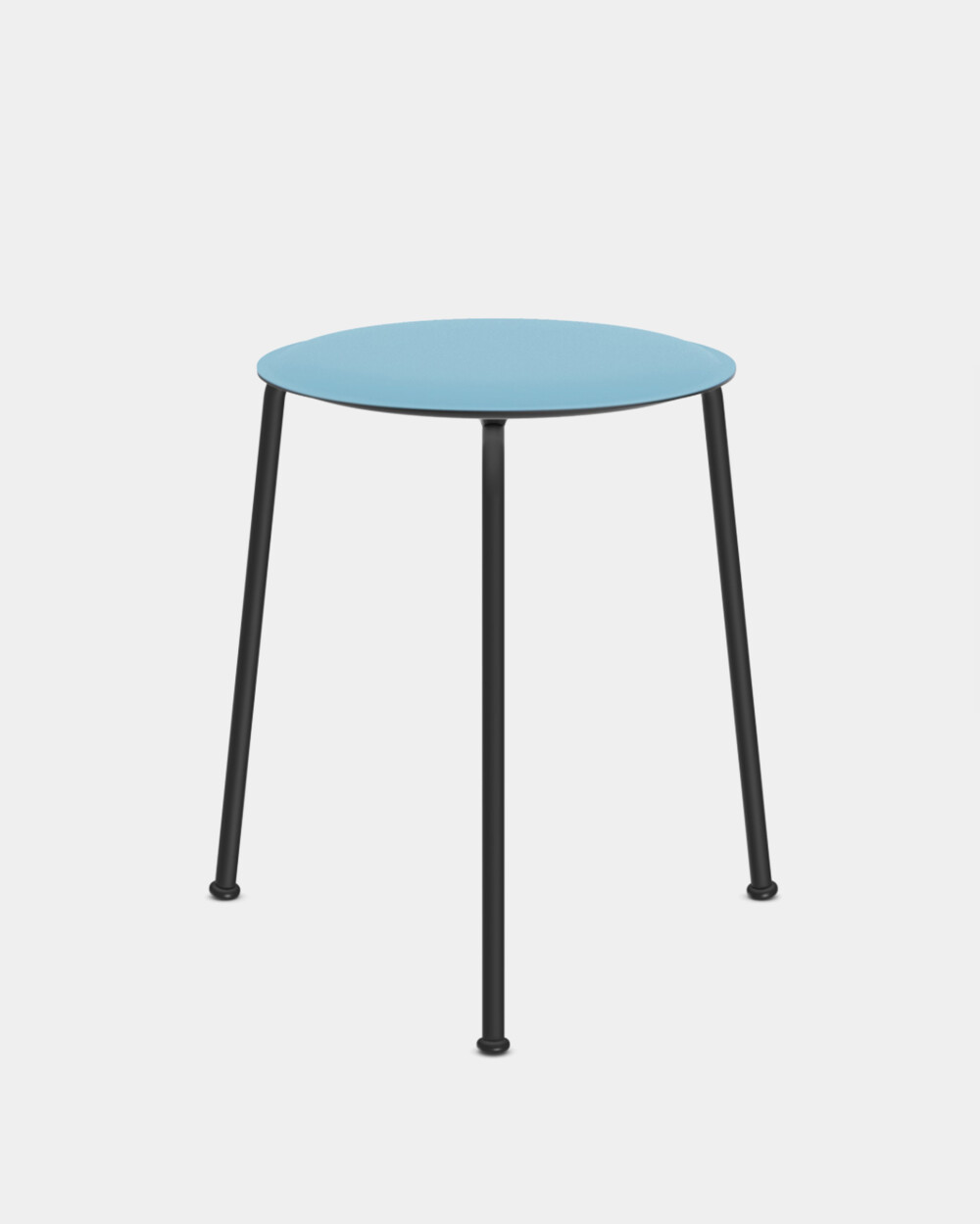 Stapelbarer Hocker von Faust mit runder Linoleum-Sitzfläche in hellblau und schwarzem Stahlrohrgestell – Design von Daniel Lorch.
