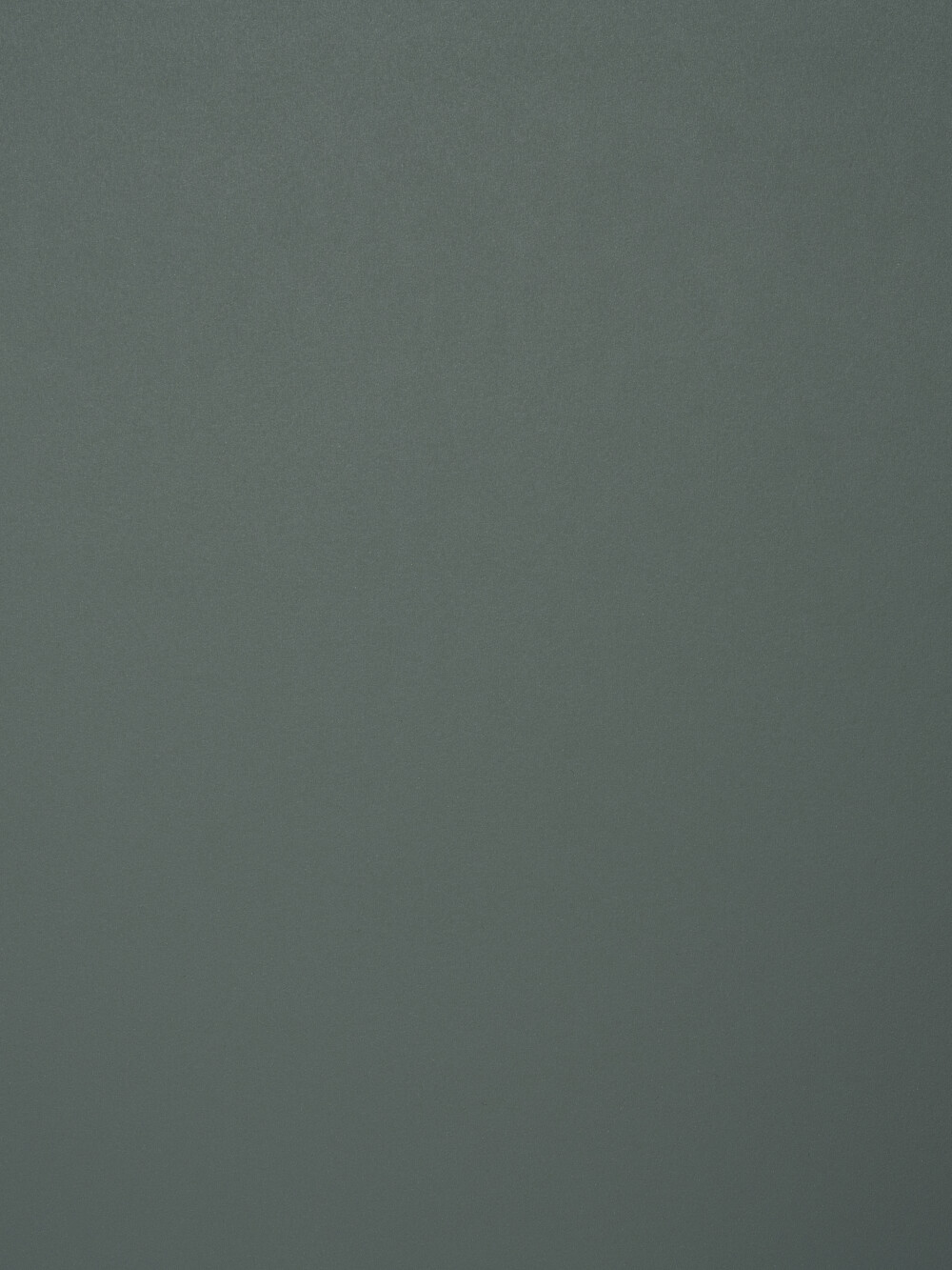 Linoleum-Oberfläche in Pewter – matter, fein texturierter Belag in dunkelgrau-grünem Ton, dargestellt als Detail einer Faust-Tischplatte