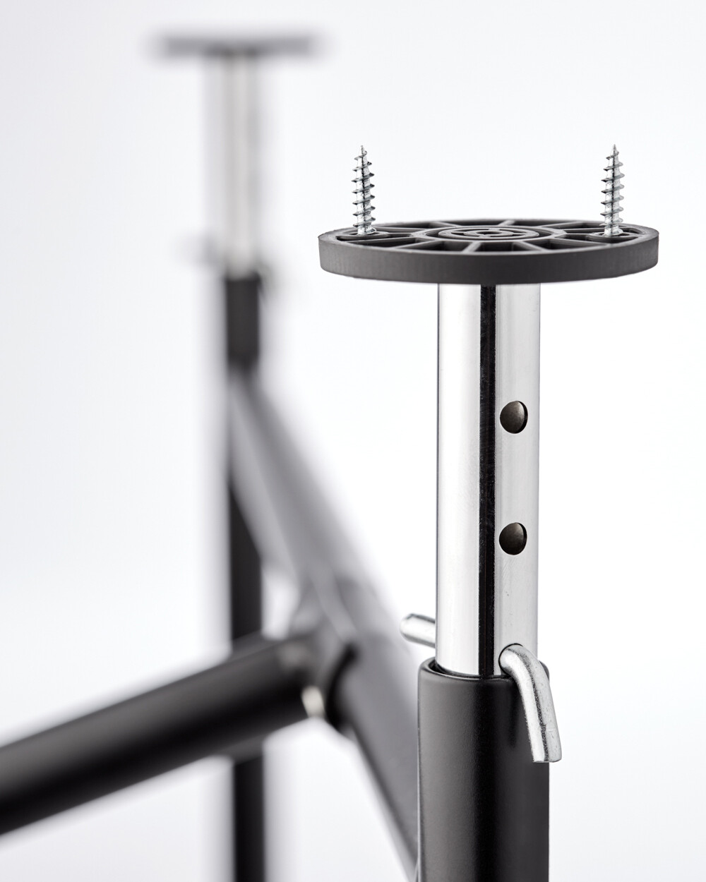 Plate holder on the E2 frame, protects and stabilizes the double-sided coated linoleum plate.