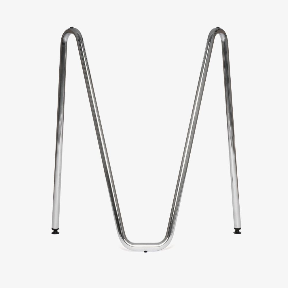 Sinus Tischbock in Größe M/L aus verchromtem Stahl.